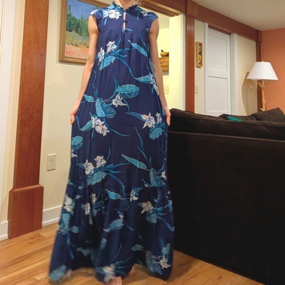 Hilo Hattie's Hawaii Floral Maxi Dress with Pockets